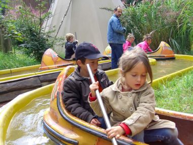 Kinder haben Spaß im Hansapark